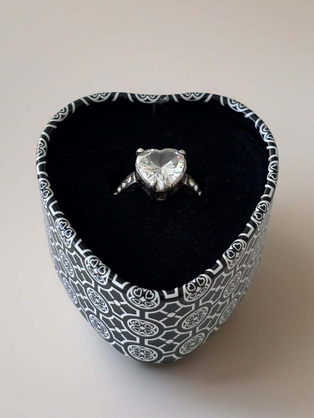 BRIGHTON SIGNED HEART SOLITAIRE RING CLEAR CRYSTAL SILVER TONE Size 6 Vintage